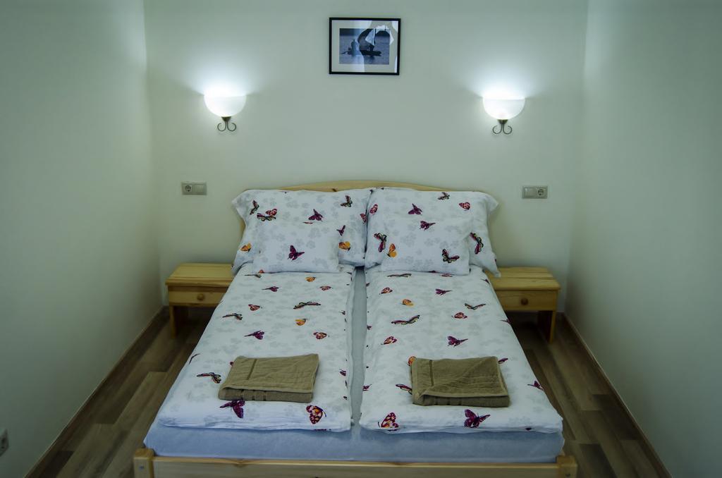 CSONGRÁDI VENDÉGVÁRÓ Apartmanok, Szarka ház Csongrád Exterior foto