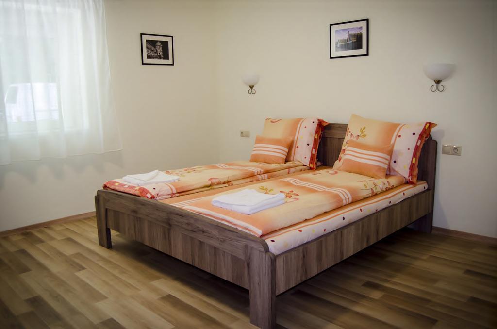 CSONGRÁDI VENDÉGVÁRÓ Apartmanok, Szarka ház Csongrád Exterior foto
