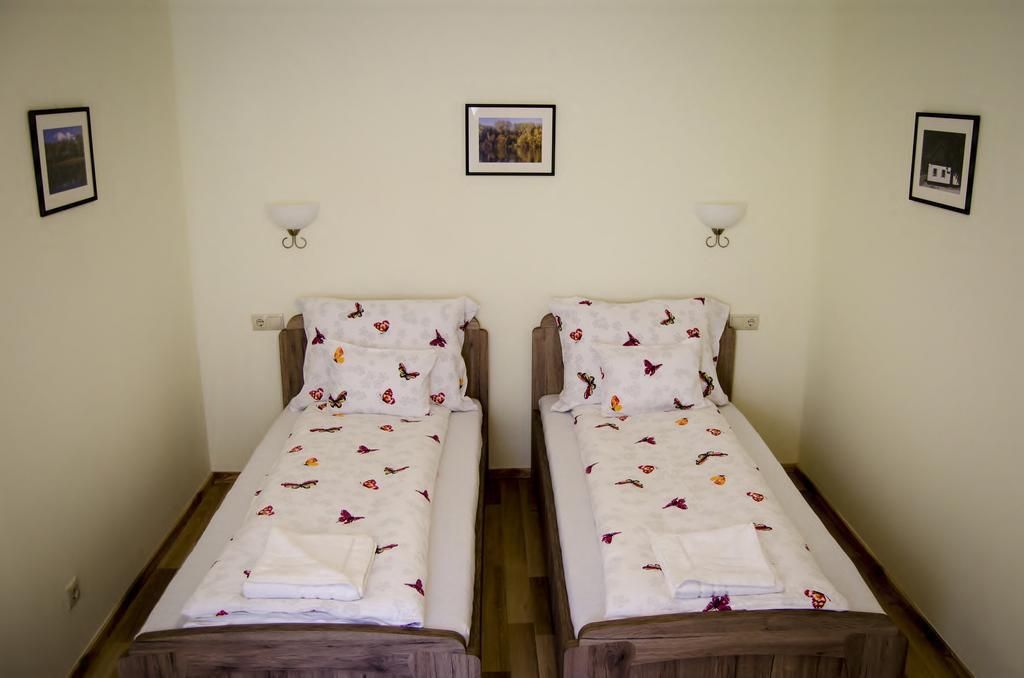 CSONGRÁDI VENDÉGVÁRÓ Apartmanok, Szarka ház Csongrád Exterior foto