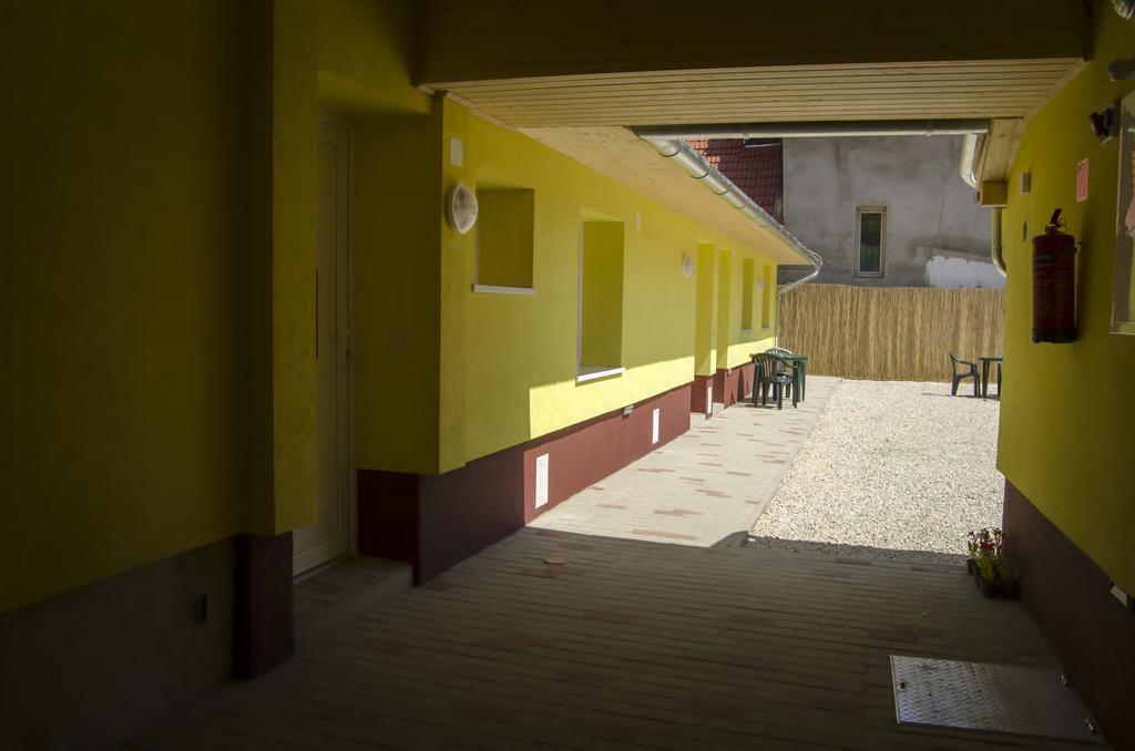 CSONGRÁDI VENDÉGVÁRÓ Apartmanok, Szarka ház Csongrád Exterior foto