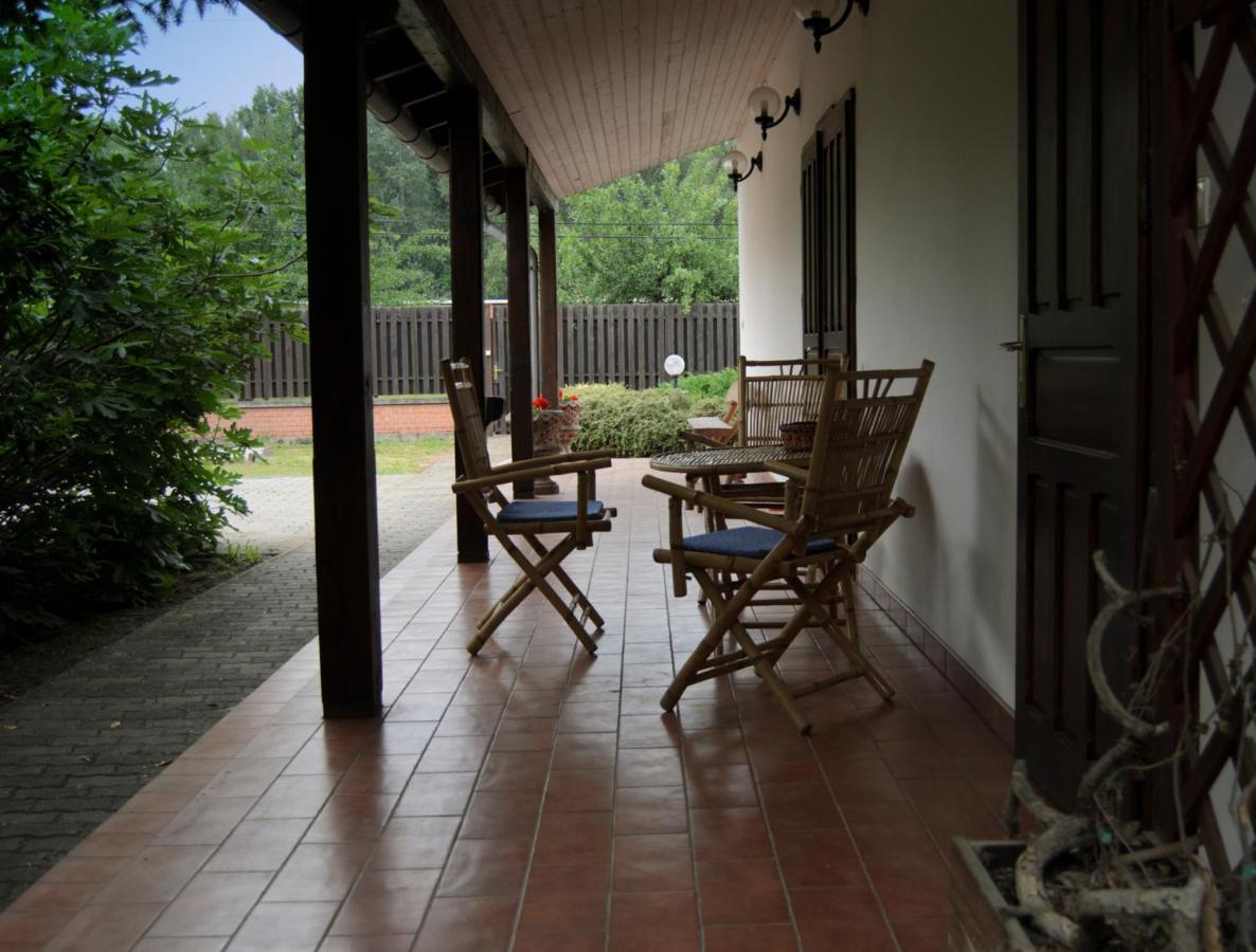 CSONGRÁDI VENDÉGVÁRÓ Apartmanok, Szarka ház Csongrád Exterior foto